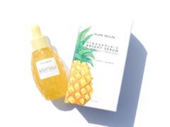 Serum chứa Vitamin C và AHA với nước ép DỨA và axit hyaluronic làm mịn và làm sáng tông màu da